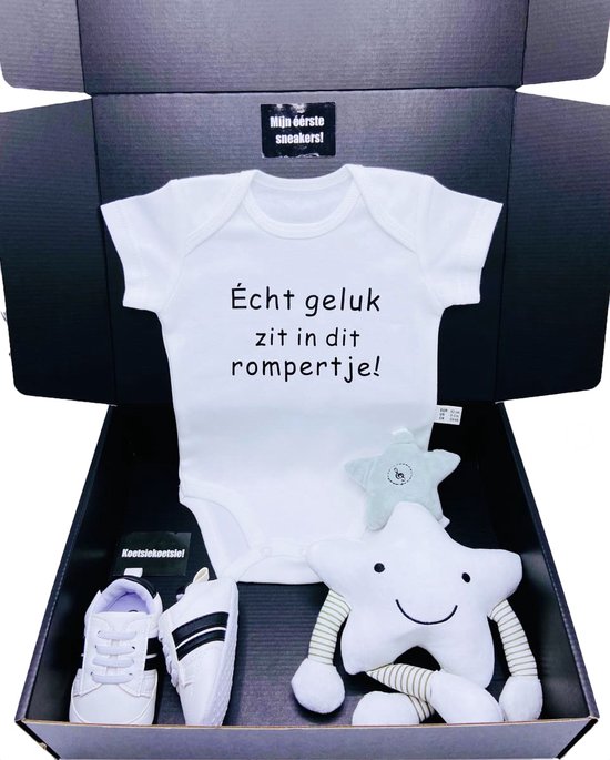 Kraamcadeau met romper en rammelaar en muziekmobiel en babysneakers - zwangerschapscadeau -baby neutraal - koetsiekoetsie -kraamkado - kraampakket - ook rechtstreeks te versturen met kaart van Koetsiekoetsie