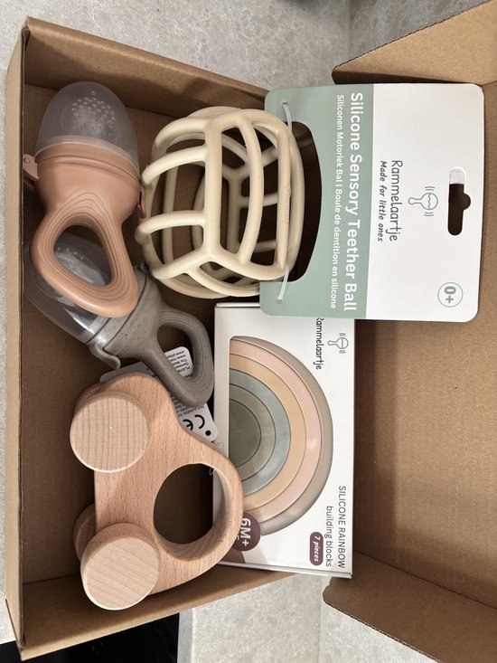 Kraamcadeau | Pakket | Cadeautje | Féjo Studio van Merkloos