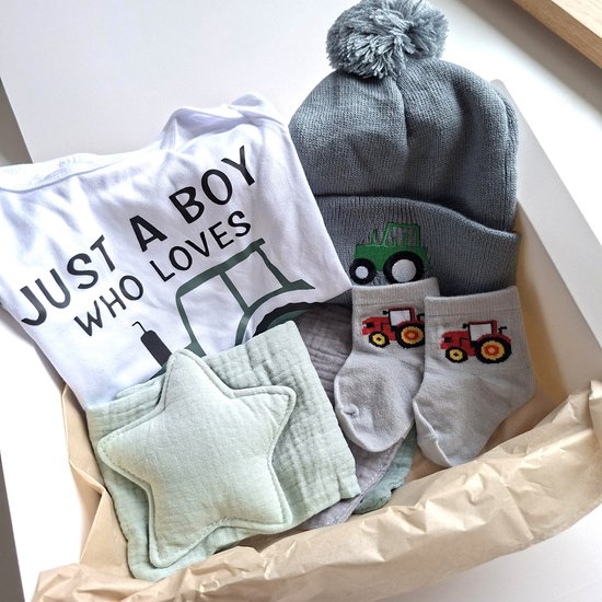 Kraamcadeau pakket - jongen - groen - trekker - Kraammand - Babycadeau - tractor - Babyshowercadeau - grijs van Merkloos