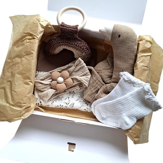 Kraamcadeau pakket - meisje - beige - eend - regenboog - Babyshower cadeau - Kraammand - Babycadeau van Merkloos