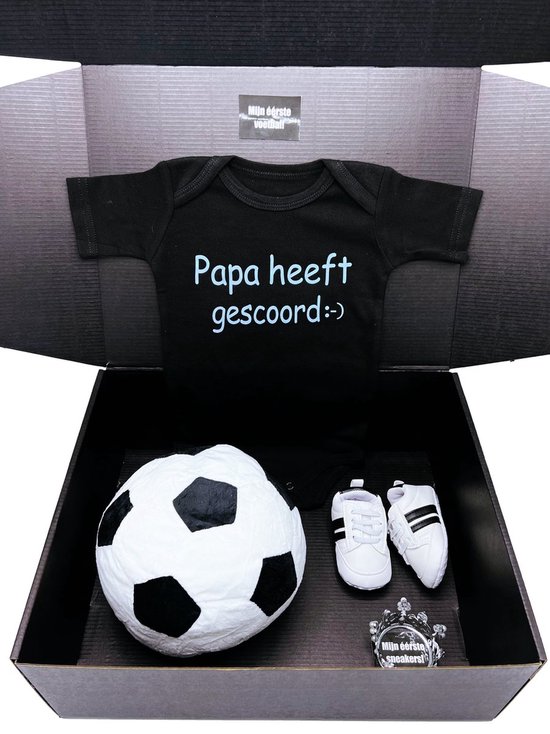 Kraamcadeau Papa heeft gescoord luxe -geboortegeschenk jongen - geboortecadeau met romper en zachte voetbal