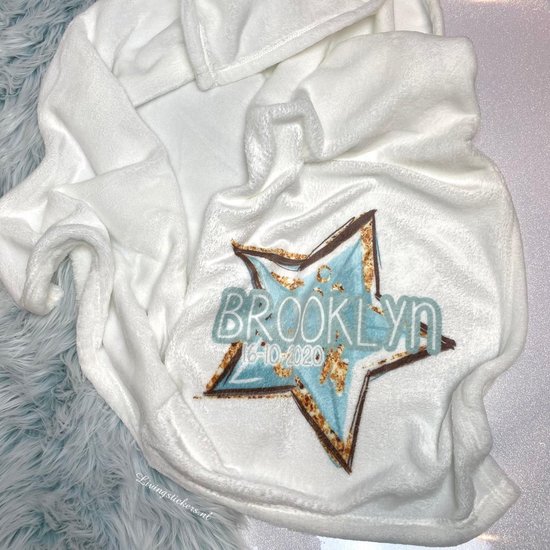 Kraamcadeau persoonlijke babydeken sweet blue met ster naam en geboortedatum van Hip&Mamaei.