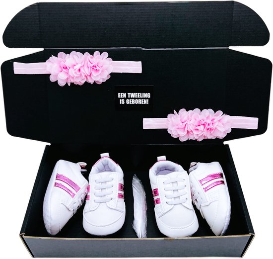 Kraamcadeau tweeling - tweeling meisje - kan ook rechtstreeks als cadeau worden verstuurd van Ukkepuk Cadeautjes