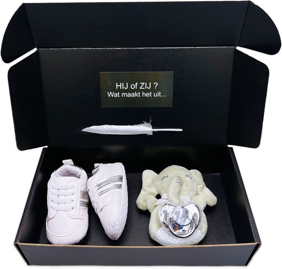 Kraamcadeau - unisex - babyshower -gender reveal - babysneakers rammelaar en speen van Little Dutch