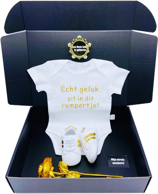 Kraamcadeau unisex - echt geluk zit in dit rompertje - goud - kraamkado goud met babysneakers en romper - Kan ook rechtstreeks als cadeau worden opgestuurd van De Wonderfluit