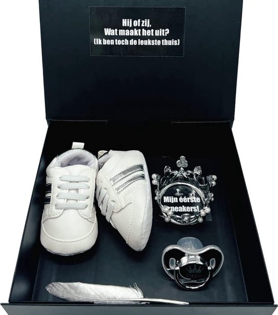 Kraamcadeau Unisex Hij of Zij- Eerste Sneakerbox met Babysneakers en Speen - Gender Reveal Cadeau - Babyshower van Merkloos