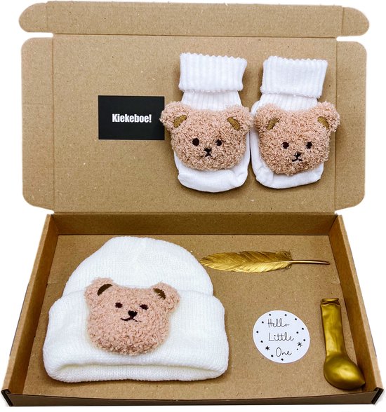 Kraamcadeau unisex, kraamcadeau met babymuts en babysokjes - kraamcadeau rechtreeks verturen mogelijk van $