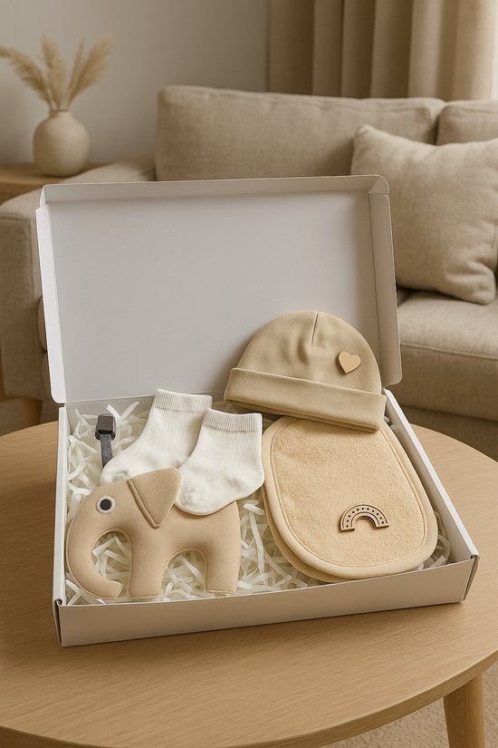 Kraamcadeau voor Jongen of meisje UNISEX– Babyshower Cadeau & Gender Reveal Gift Box – Baby Cadeau Set - Mutsje, Sokjes, Spuugdoekje & Tutpop beige van Treehouse Baby Gifts
