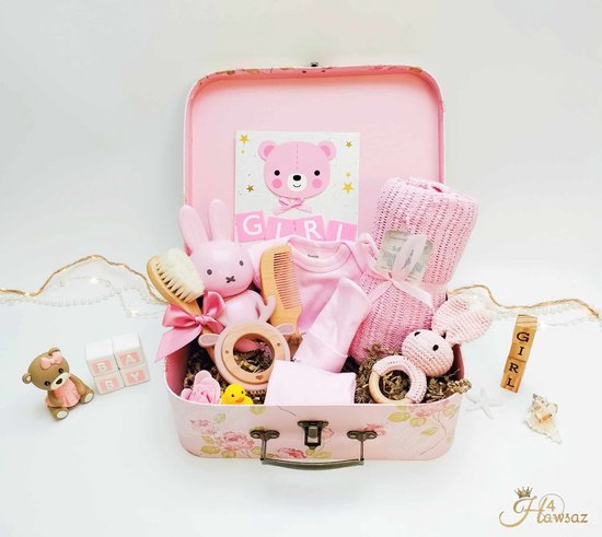 Kraamcadeau voor meisje 13 stuks - Hawsaz.nl Cadeau - New born cadeau - Babydeken Babycadeau - Babygeschenkset - Baby speelgoed - Knuffel doekje - Rammelaar - Babyshower - Gepersonaliseerde - Nijntje - Baby koffertje 30x21 cm - Babyverzorging van Hawsaz.nl
