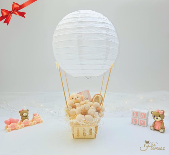 Kraamcadeau voor meisje – Luchtballon met mini Beertje - Hawsaz.nl kraamcadeaus - Babygeschenkset - Gepersonaliseerde cadeaus - Speenkoord - Baby houten borstel - Baby haarband - Baby Sokjes - Babyset - cadeau - babyshower cadeau van Merkloos