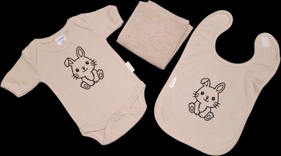 Kraamcadeau -zand - konijn - slab - spuugdoek - romper - maat 50/56. van BamBam