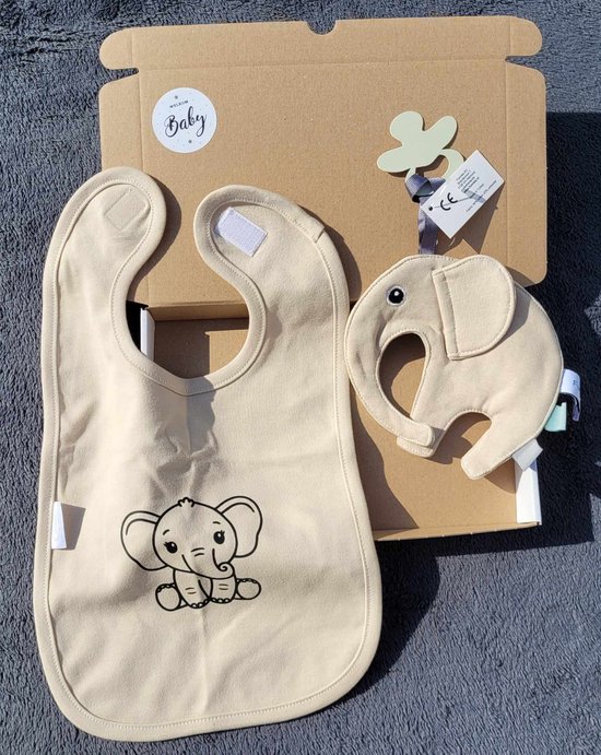 Kraamcadeau -zand - olifant - slab - speendoekje van Merkloos