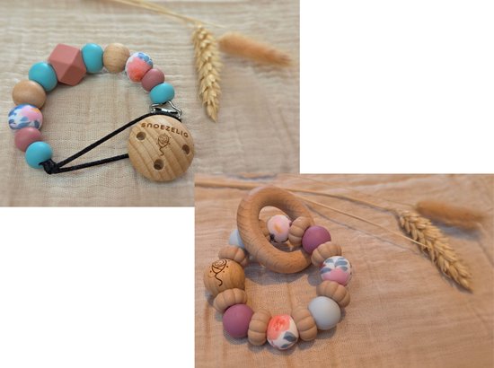 Kraamcadeaupakket - speenkoord & bijtring met naam - print aquarel - gepersonaliseerd - handgemaakt - NEN12586 & EN-71 getest en gecertificeerd - kraamcadeau - Snoezelig van Merkloos