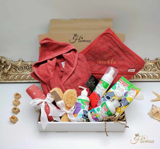 Kraamcadeauset 11 stuks - Hawsaz.nl cadeau - Gepersonaliseerd cadeau - Verzorgingset - Babygeschenksets - Geboortecadeau - Babyverzorging - Babyset - Baby Kam en borste - Badcape - Badjas - kraamcadeau voor meisje- Babypakket van Hawsaz.nl