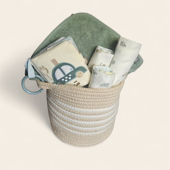 Kraammand met Pampers, Jollein badcape en auto knisperboekje – kraamcadeau van Mama Muffin