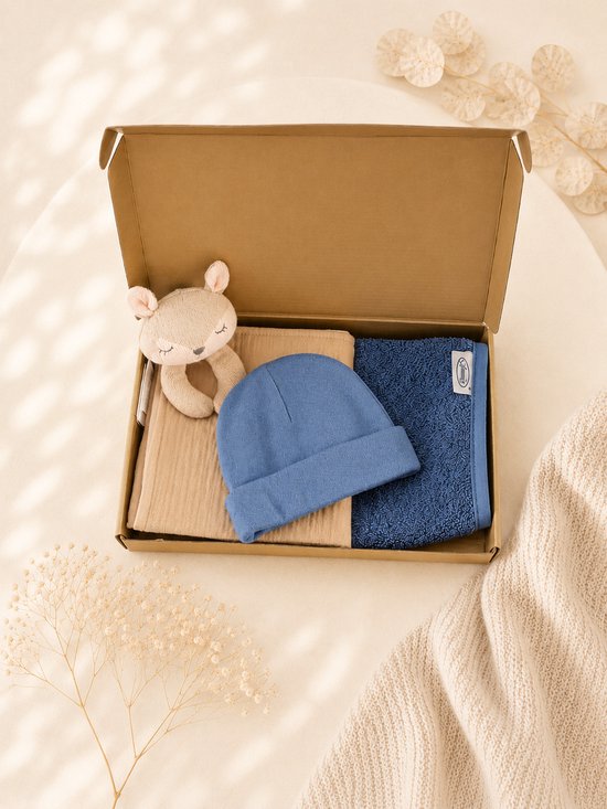 Kraampakket beige / blauw – Hydrofiele Knuffeldoek, Baby Mutsje & Slab – baby jongen – babyshower – Luxe Gouden Geschenkverpakking – Brievenbus Kraamcadeau
