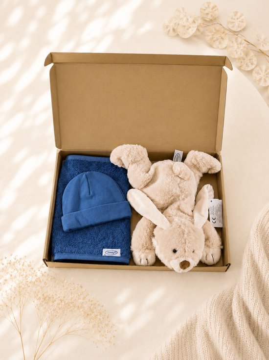 Kraampakket beige / blauw – Knuffel Konijn, Baby Mutsje & Slab – jongen – babyshower – Luxe Gouden Geschenkverpakking – Brievenbus Kraamcadeau