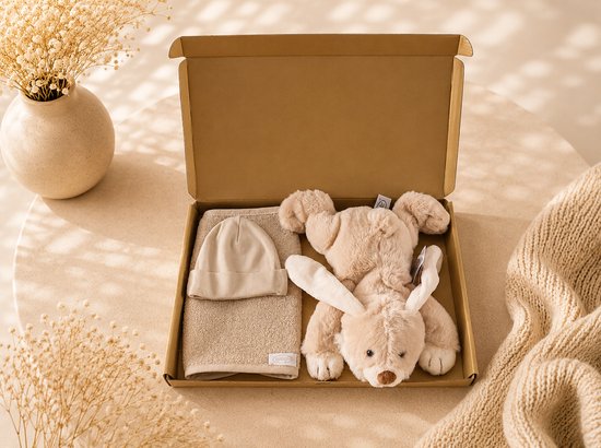 Kraampakket beige – Knuffel Konijn, Baby Mutsje & Slab – neutraal kraamcadeau – baby meisje / jongen – babyshower – Luxe Gouden Geschenkverpakking – Brievenbus Kraamcadeau