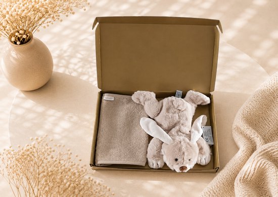 Kraampakket Beige – Knuffel Konijn & Slab 100% Katoen – Baby Cadeauset – babyshower – neutraal – jongen – meisje – Gouden Geschenkverpakking – Brievenbus Kraamcadeau