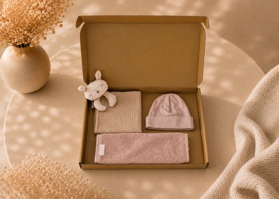 Kraampakket beige / roze – Hydrofiele Knuffeldoek, Baby Mutsje & Slab – baby meisje – babyshower – Luxe Gouden Geschenkverpakking – Brievenbus Kraamcadeau
