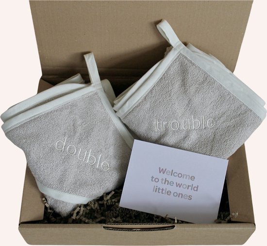 Kraampakket cadeau tweeling - Badcape set 'Double Trouble'