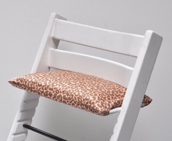 Leopard cognac zitkussen voor de stokke tripp trapp kinderstoel- gecoat-vuilafstotend-panterprint-liefleukenhip van LiefLeukEnHip