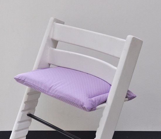 Lilac Dots zitkussen voor de stokke tripp trapp kinderstoel- meegroeistoel- zitkussen- gecoat-liefleukenhip van Merkloos
