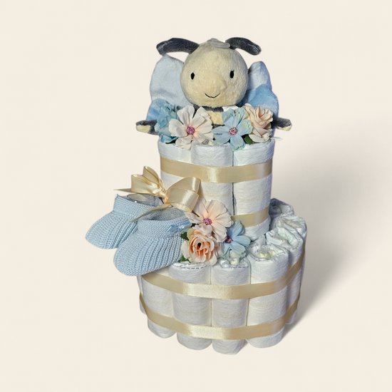 Luiertaart 2 lagen met zacht gele accenten en Happy Horse bijtje rammelaar van Merkloos