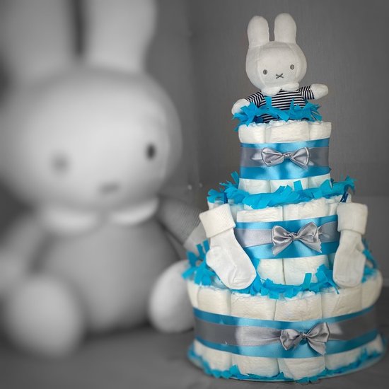 Luiertaart jongen 3-laags met Nijntje, 45 A-merk pampers en XL kaart - kraamcadeau - babyshower- pampertaart van Luiertaart