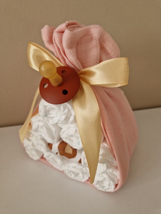 Luiertaart luierdriehoekje small meisje- babyshower- kraamcadeau van Luiertaart