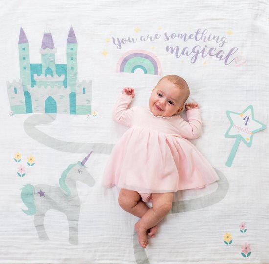 Lulujo Baby's First Year - swaddle & cards - Something Magical van Lulujo