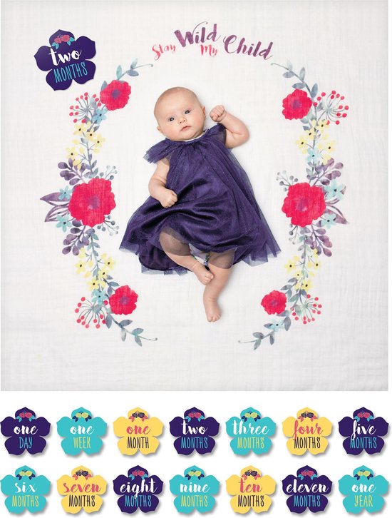 Lulujo Baby's First Year swaddle & cards - Stay Wild My Child van LuLu