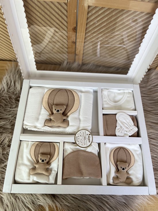 Luxe 10 delige set met deken -geschenkdoos-100% katoen-new born set- babyshower-kraam cadeau - boy girl -bruin beige-beer ballon- 0 tem 4 maanden