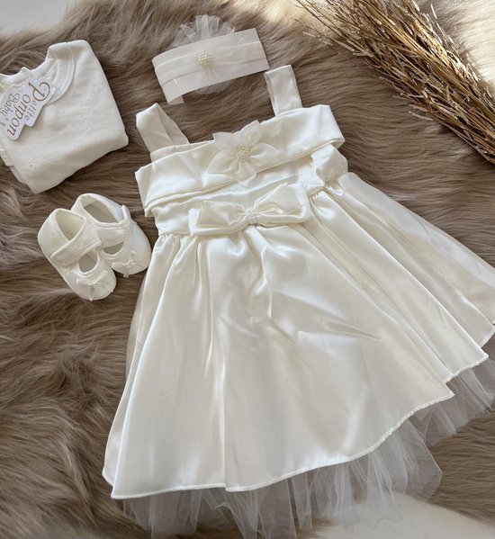 luxe feestjurk-Baby jurk-doopjurk -dooppakje-onderhemd-haarband-schoentjes- pasgeboren -geschenkdoos-kraamcadeau-fotoshoot newborn-doopsel-4 delige set-ivoorkleur-wit-strikje-maat 56/62 (0 tem 4 maanden) van Luxe
