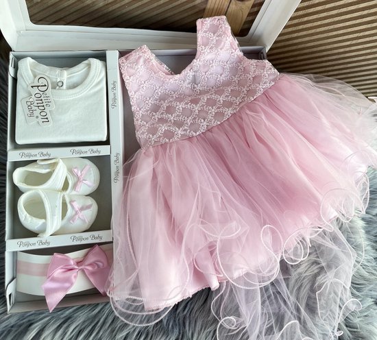 luxe feestjurk-bruidsjurk-Baby jurk-doopjurk -dooppakje-jurk-onderhemd-haarband-schoentjes- pasgeboren-new born-geschenkenset -geschenkdoos-kraamcadeau-fotoshoot newborn-4 delige set-roze feestjurk-tule jurk met staart-maat 56/62 (0 tem 3 maanden van BabyLuna