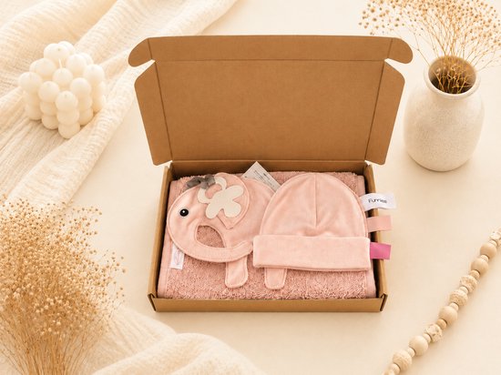 Luxe Kraamcadeau Baby Meisje – Mutsje, Slab en Speendoekje – 100% Katoen – Kraamcadeau – lichtroze / roze – Origineel babyshower cadeau / Kraamcadeau