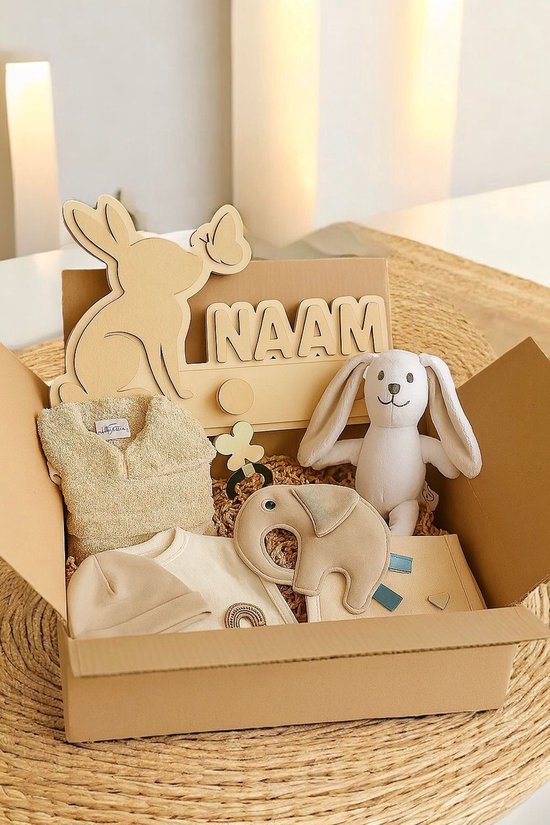 Luxe Kraamcadeau Baby – Unisex - Babyshower & Gender Reveal Cadeau Giftset – Badjas, Tutpop, Konijn Rammelaar, Babymutsje, Spuugdoek & Slab met Koordjes Beige en kinderkapstop hout wandkapstok babykamer hout met naam van Little Dutch