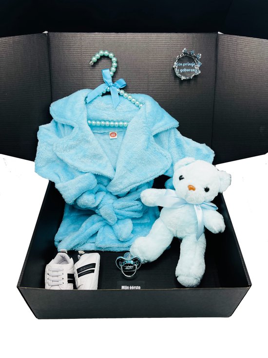 Luxe kraamcadeau jongen - met teddybeer, babyschoentjes, badjas, speen - kan ook rechtstreeks als cadeau worden verstuurd van Luxe