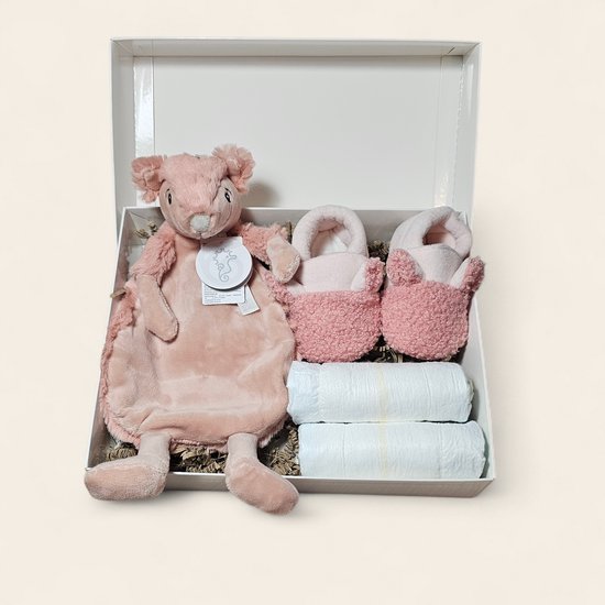 Luxe kraamcadeau meisje - met luiers, Apollo slofjes en Eekhoorn Tuttle van Happy Horse