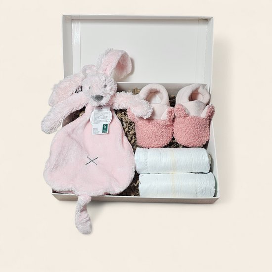 Luxe kraamcadeau meisje – met luiers, slofjes en roze tuttle van Merkloos