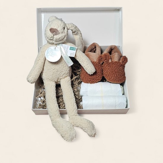Luxe kraamcadeau - met luiers, Apollo slofjes en Recycled Richie beige van Hello Little One