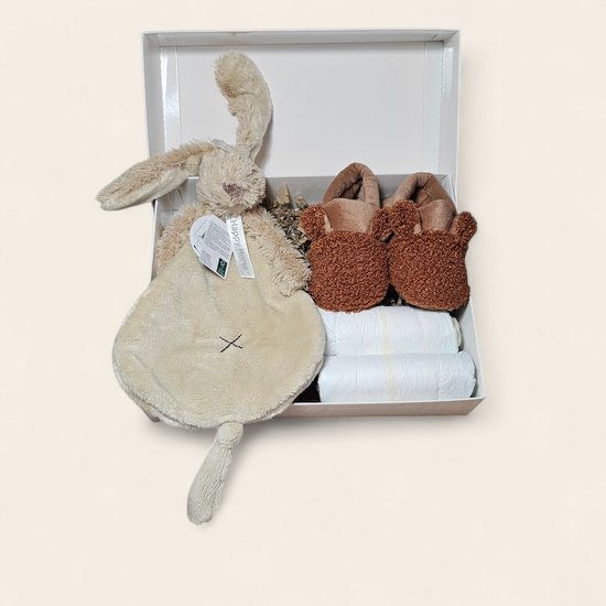 Luxe kraamcadeau - met luiers, Apollo slofjes en Richie beige Tuttle van Merkloos