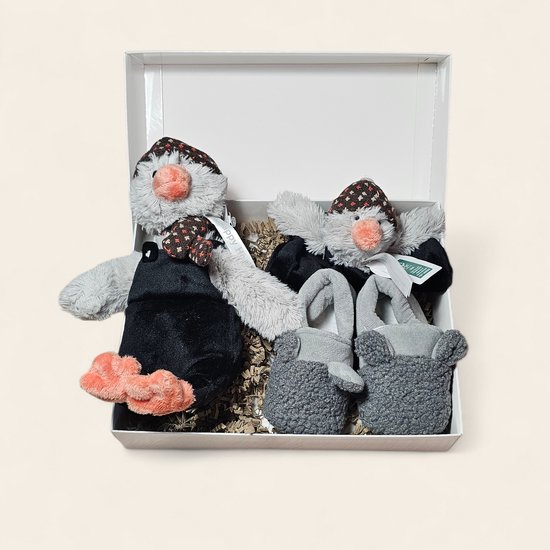 Luxe kraamcadeau – met Pinguïn Polar knuffel, Tuttle en Apollo slofjes van Happy Horse