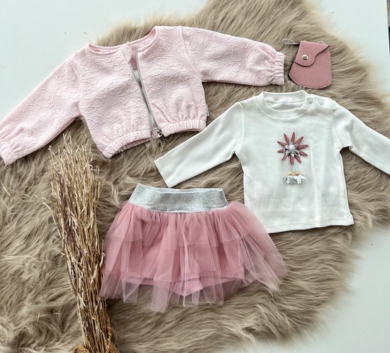 luxe meisjesset - 4 delige babyset - vest, shirt, tulle broekrokje en tasje- kraamcadeau- geschenkset - babyshower -roze kleur-bloemetjes motief-gevoelige huid- 100 % katoen-3 tem 6 maanden van Luxe