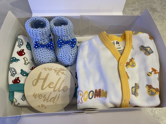 Maminobaby.nl - Baby Geschenkset jongens | | Auto’s | Newborn | Pyjama | Deken | Babyslofjes | Kraamcadeau | Babyshower van Maminobaby.nl
