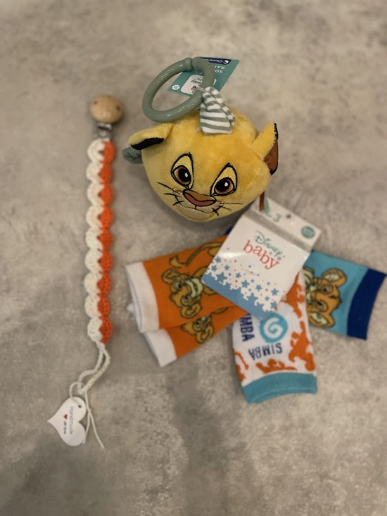 Maminobaby.nl | Baby geschenkset jongens | Clementoni soft squeezy rattles | Handmade speenkoord | 3-delige sokjes | Kraamcadeau | Babyshower van Maminobaby.nl