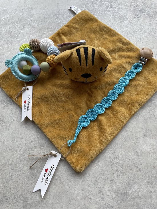 Maminobaby.nl | Baby geschenkset jongens | Knuffeldoekje/tijger | Handmade speenkoord/bijtring | Kraamcadeu | Babyshower van Merkloos