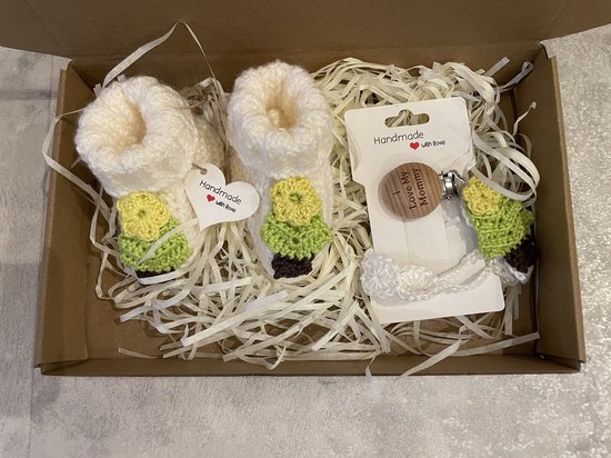 Maminobaby.nl baby geschenkset | Kerst - Handgemaakt | Babyslofjes | Speenkoord | Kraamcadeu | Babyshower