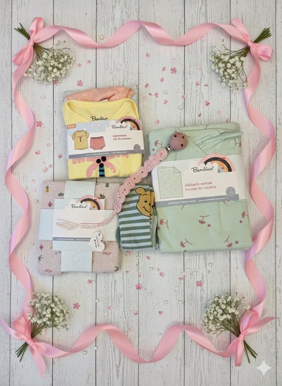 Maminobaby.nl | Baby geschenkset meisjes | Dekbedovertrek | Handgemaakte Speenkoord | Winnie the pooh maillot | Ankleedkussenhoes | Kraamcadeau | Babyshower