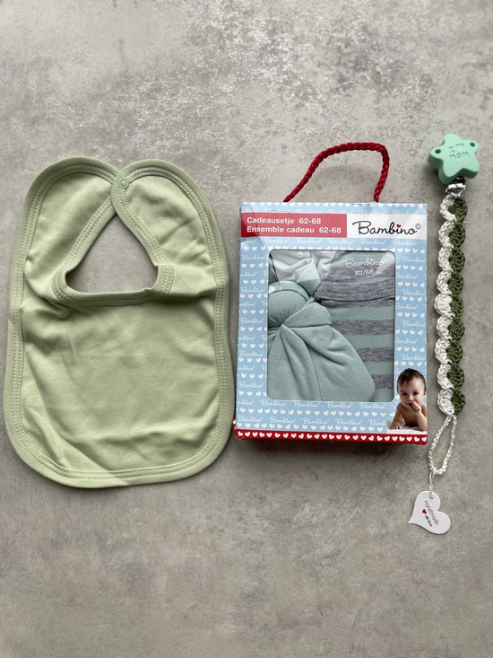 Maminobaby.nl Babygeschenkset jongens | Rompertje | Sokjes | Knuffelpopje | Slabbetje | Handmade Speenkoord | Kraamcadeau | Baby shower